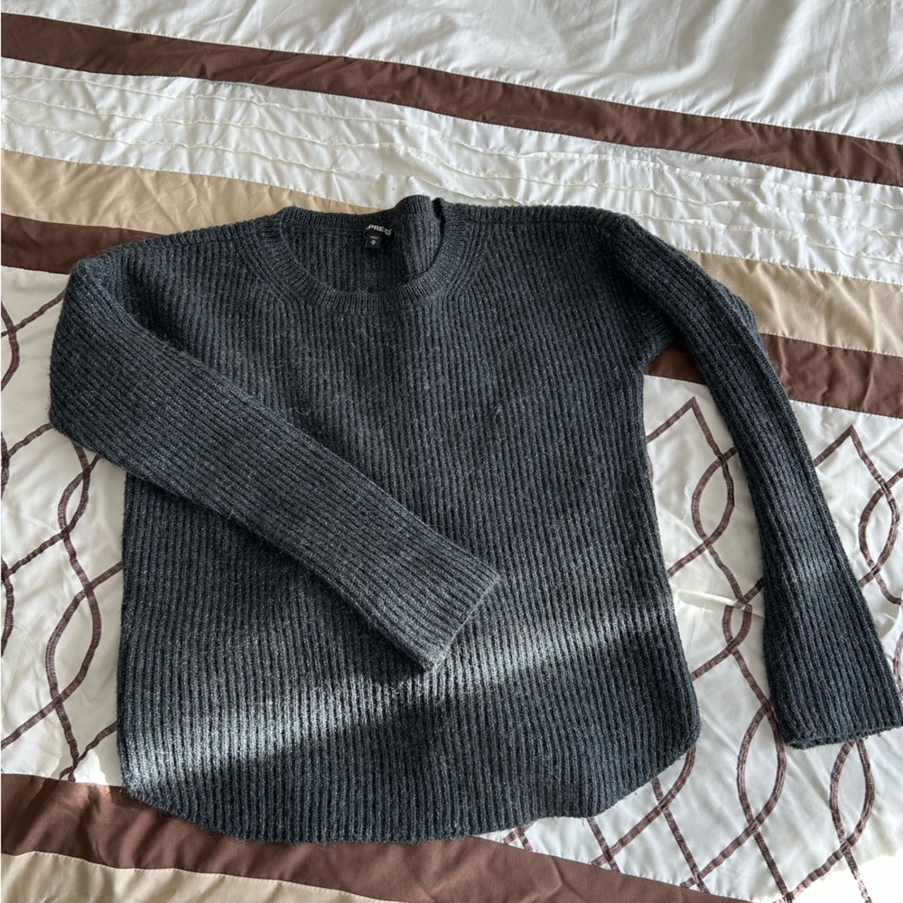 Express, M great sweater